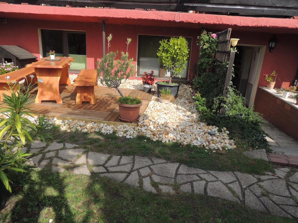 Ferienwohnung Am Hausberg In Радебойл Екстериор снимка